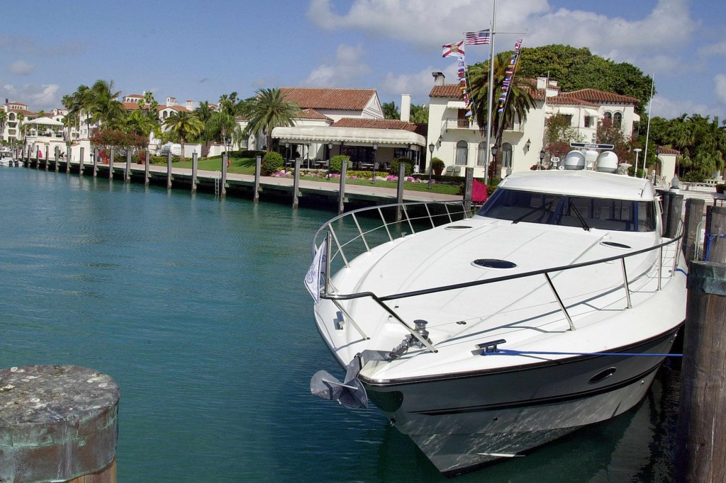 A yacht sits tied up in a slip outside the Vanderbilt Mansion on Fisher Island, an exclusive golf, tennis and spa community located in South Florida, 08 February 2000. Fisher Island is one of the stops on former US President Bill Clinton's list to play golf while in South Florida. AFP PHOTO/RHONA WISE